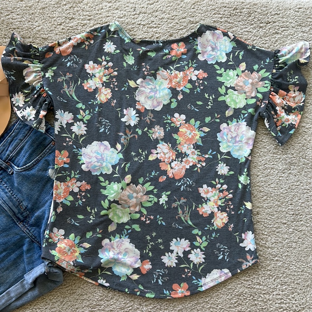 Short Sleeve Floral Top - Picture 5 of 6